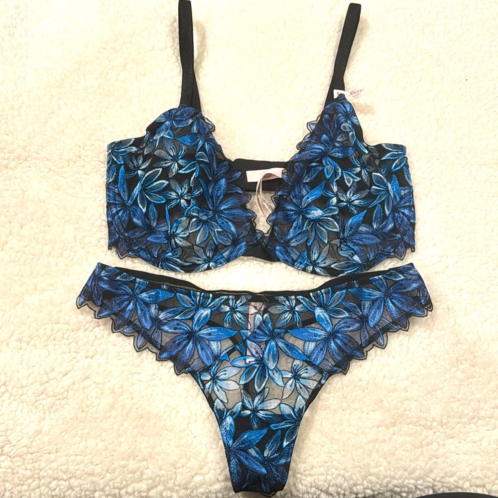Victoria’s Secret Very Sexy bra & matching thong